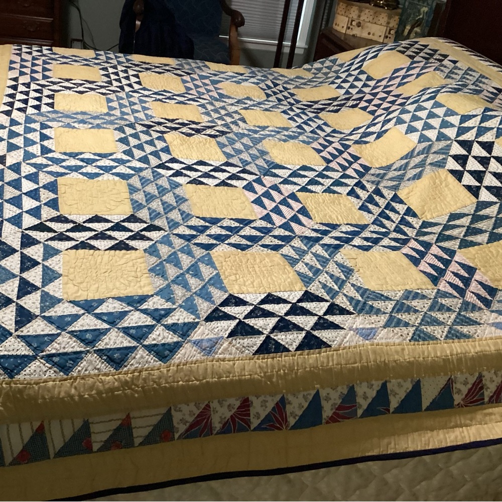 Blue and Cream Geometric Quilt Bedding - Picture 2 of 16